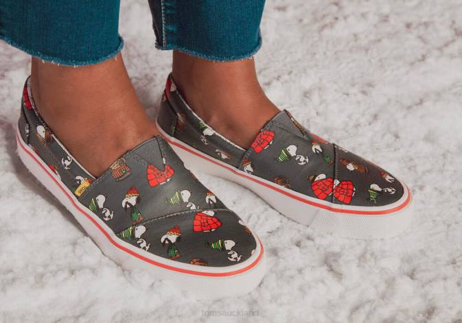 Women Print Matte Black Toms Fenix Slip On Snoopy Shoes R26T309